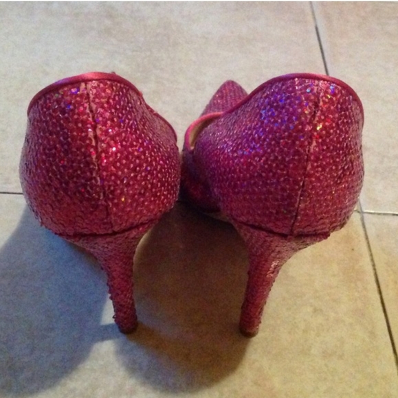 Manolo Blahnik Allover Pink Sequins 4" Heel Pump - Picture 3 of 4